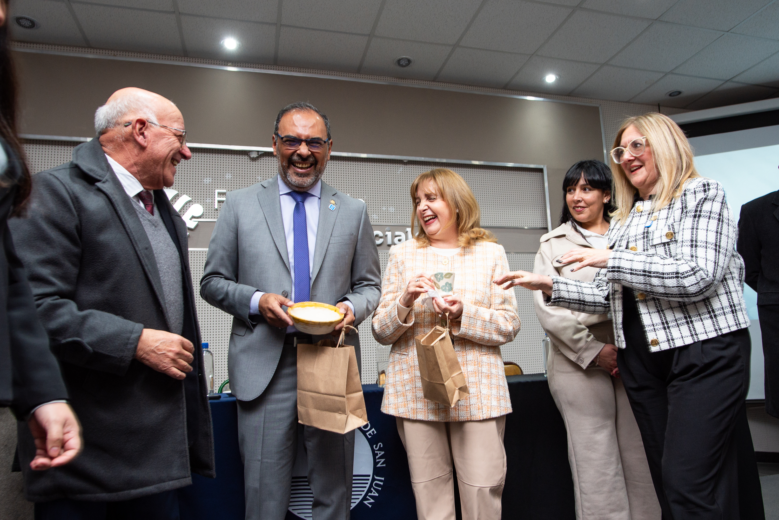 "Con la fuerza de nuestro compromiso y esfuerzo, queremos poner en la mesa estas palabras: cambio, transformación, deseos, sueños" 