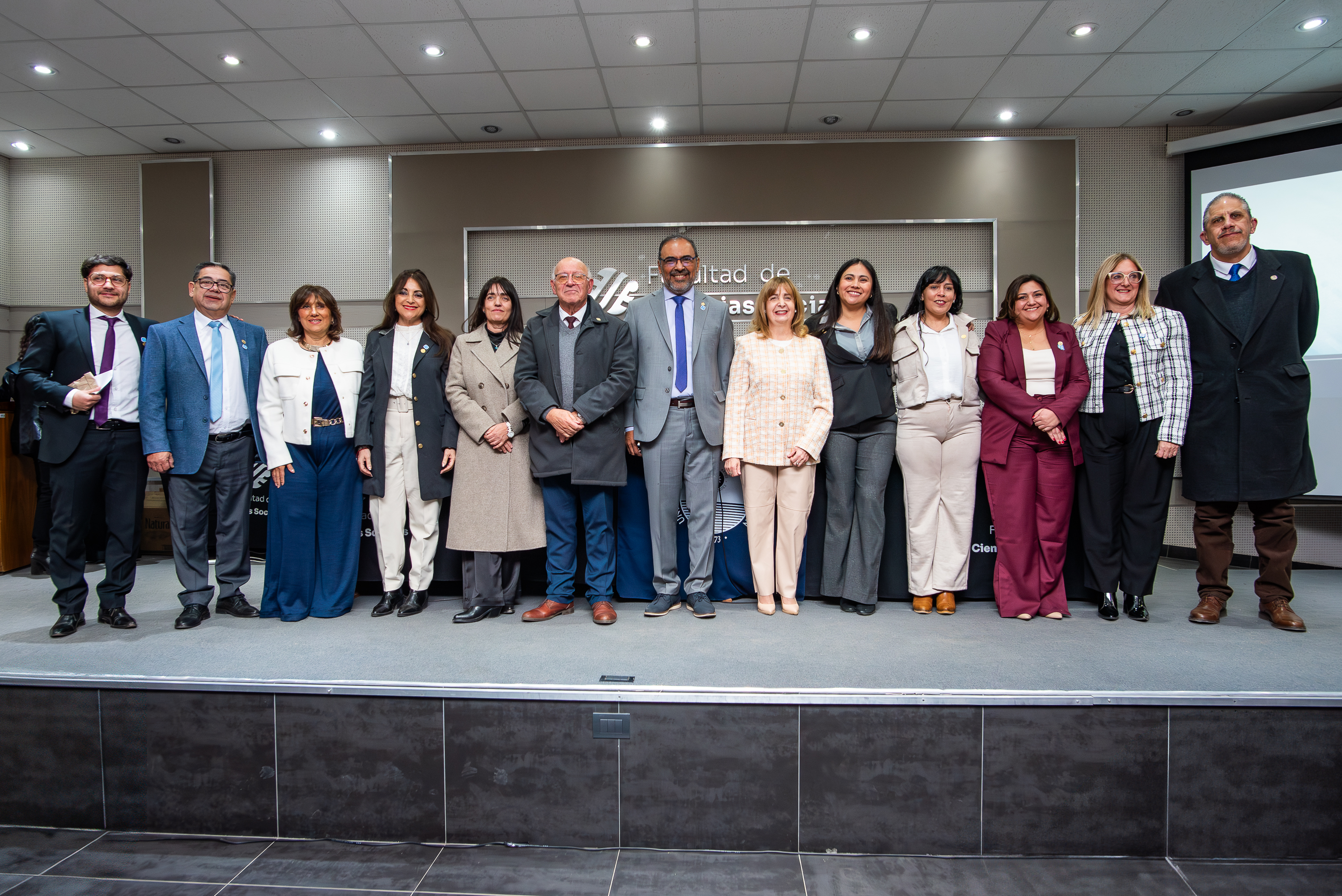 "Con la fuerza de nuestro compromiso y esfuerzo, queremos poner en la mesa estas palabras: cambio, transformación, deseos, sueños" 
