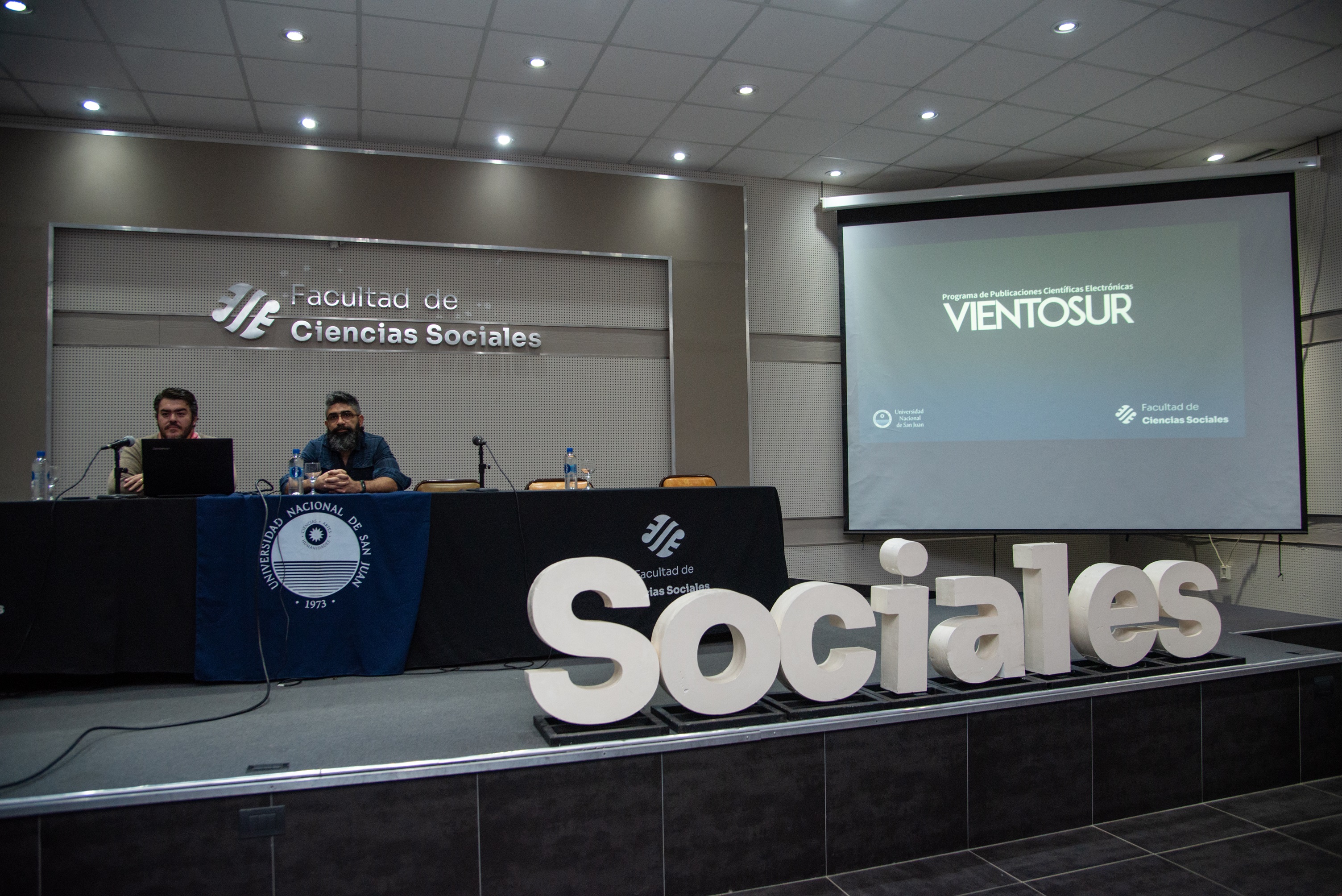 La Secretaría de Extensión presentó Vientosur, una editorial para producciones electrónicas