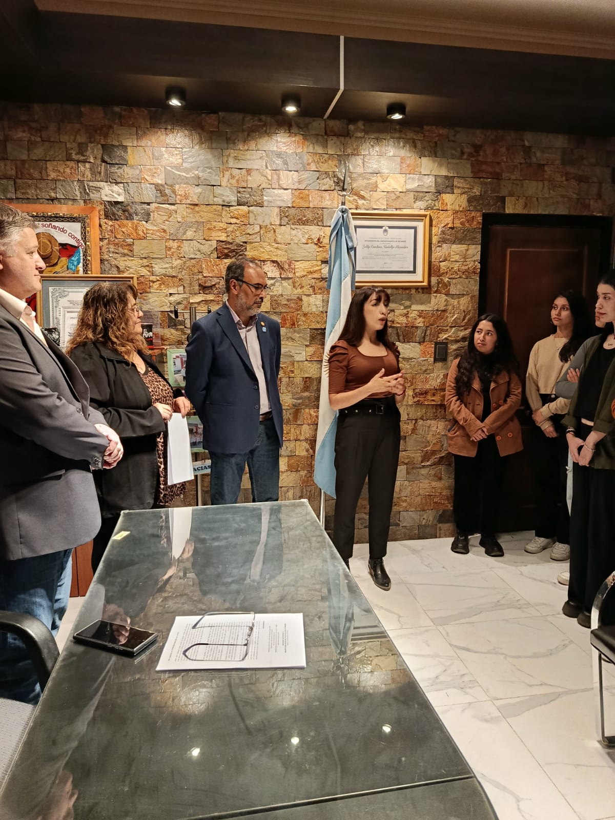 Estudiantes de 25 de Mayo recibieron becas de ayuda económica