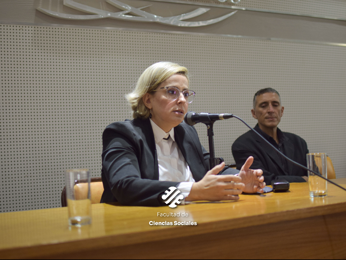 Marita Benavente, Secretaria de Ciencia y Tecnología de San Juan, dio una charla en Sociales