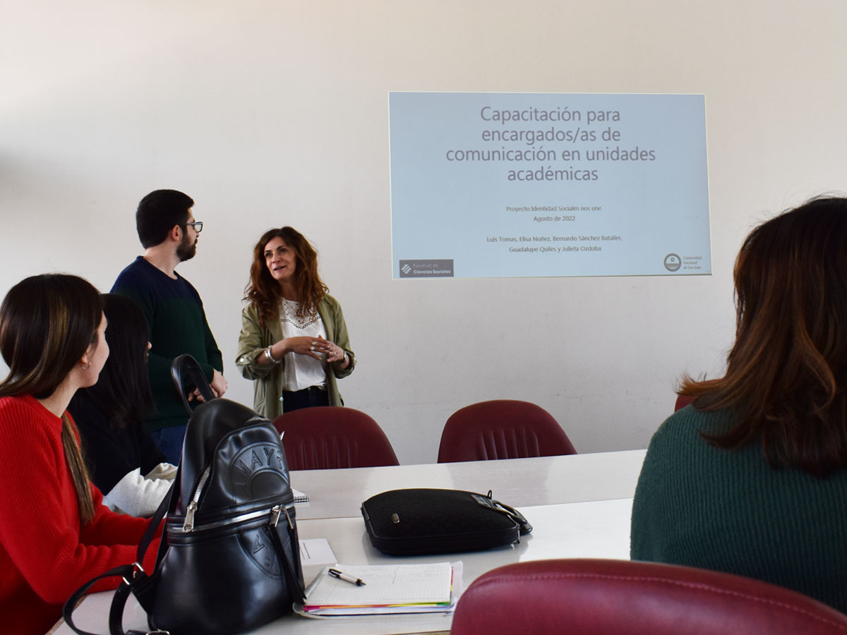 Sociales busca mejorar la comunicación interna de sus departamentos académicos