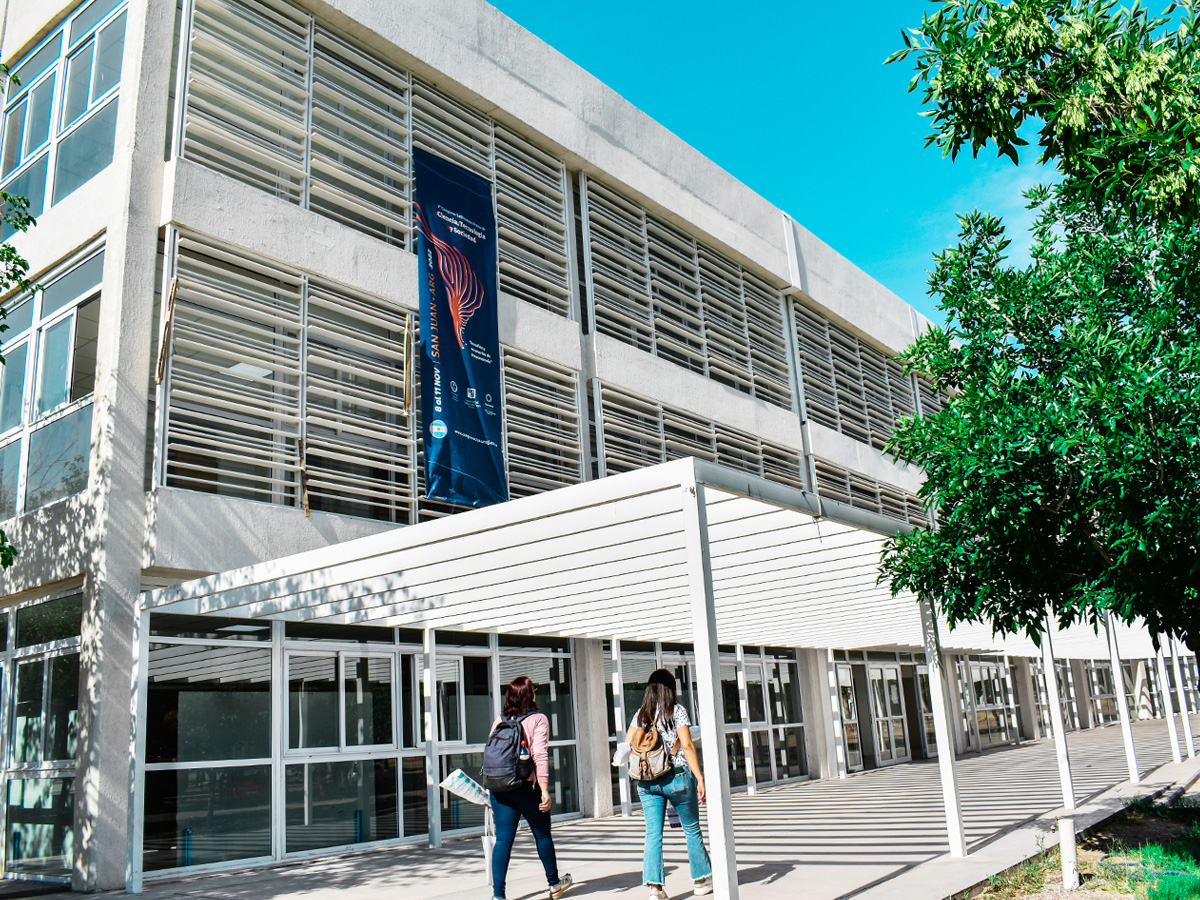 Sociales aloja investigadores e investigadoras de la región reunidos para compartir experiencias 