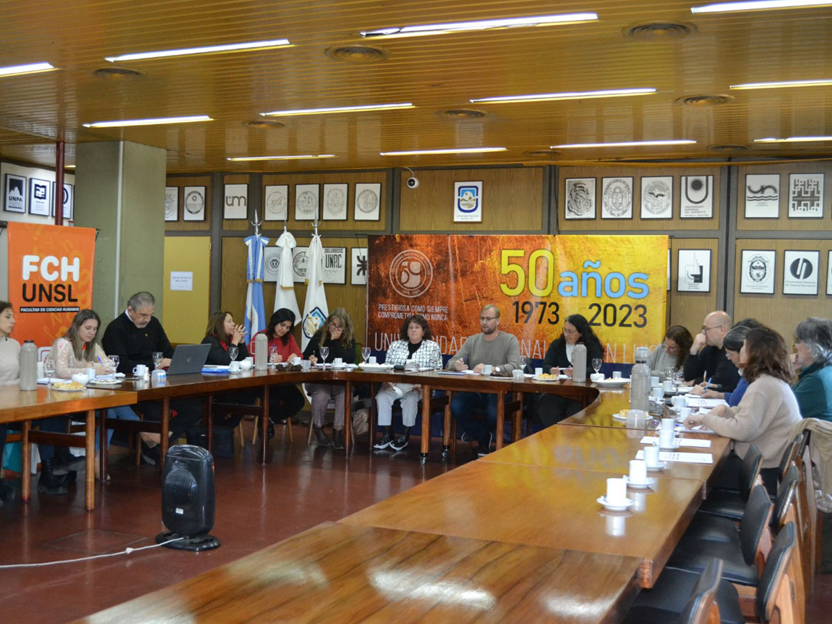 Sociales presente en la reunión científica en que se conformó la Red de Posgrado y Ciencia y Técnica de la región Cuyo y Centro