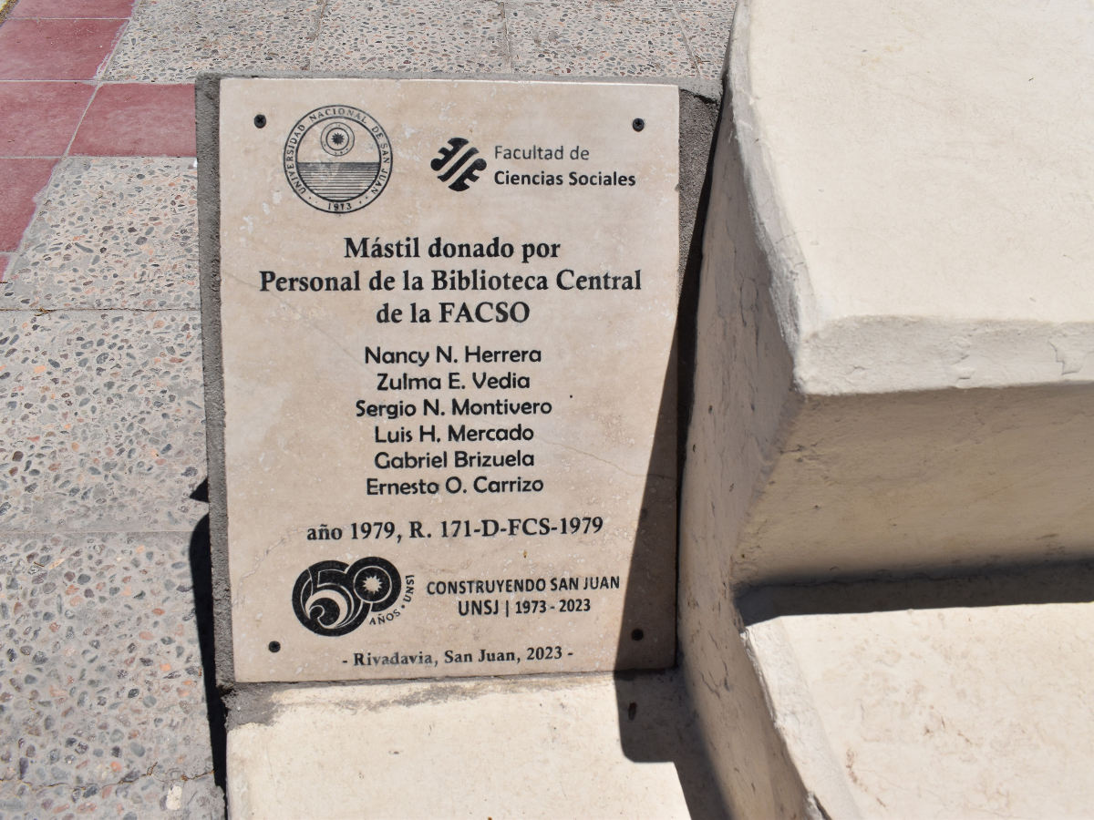 La historia del mástil de Sociales