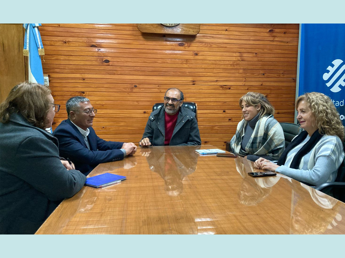 Encuentro entre Sociales y el municipio de Valle Fértil para articular proyectos conjuntos y actividades de formación