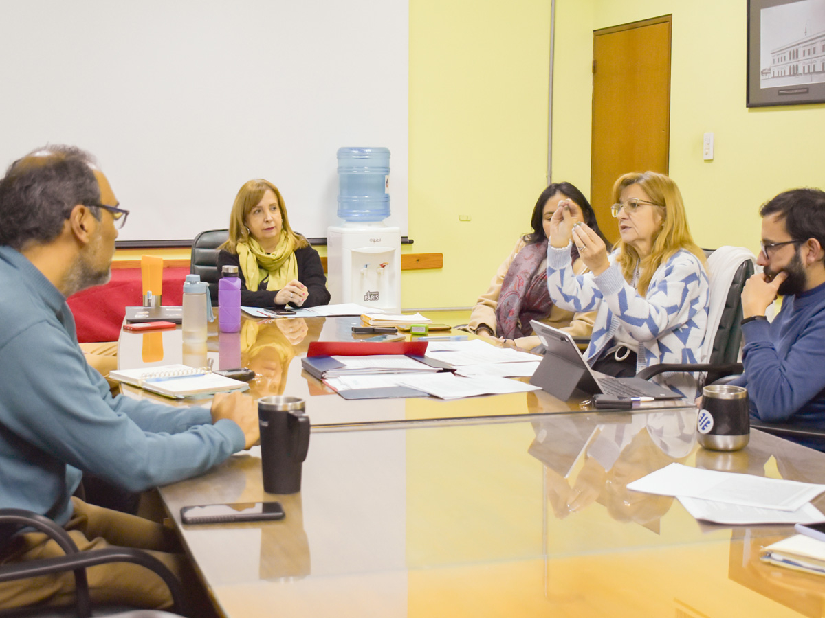 Reunión de trabajo con el equipo del sistema de educación a distancia