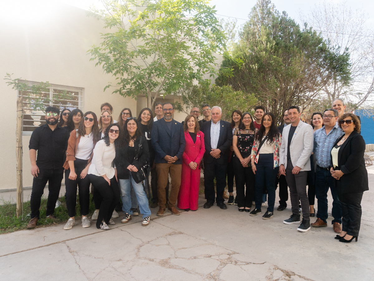 El Instituto de Investigaciones Socio Económicas celebró su 50° aniversario con nueva identidad visual y un espacio para becarios y becarias