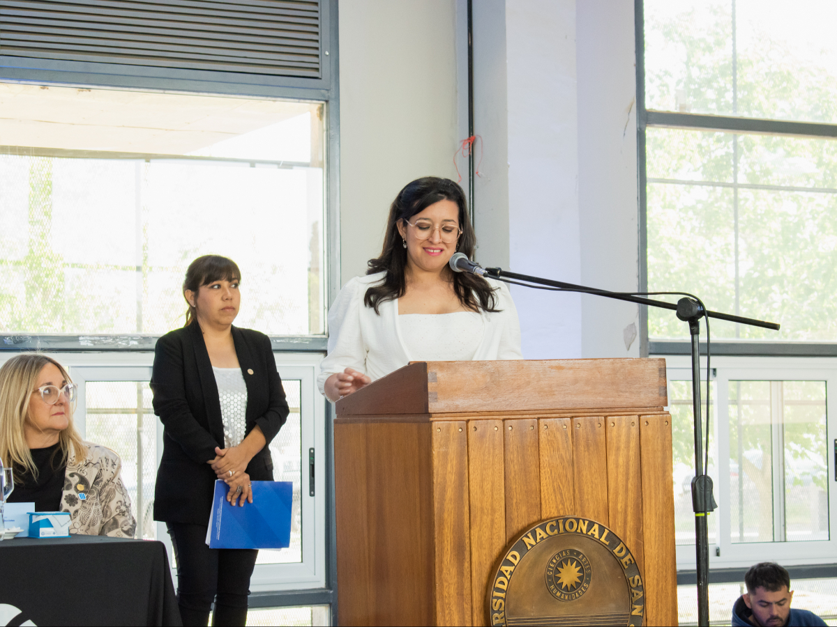 "No olvidemos nunca que la educación pública es un derecho humano fundamental, aunque intenten hacernos creer lo contrario"