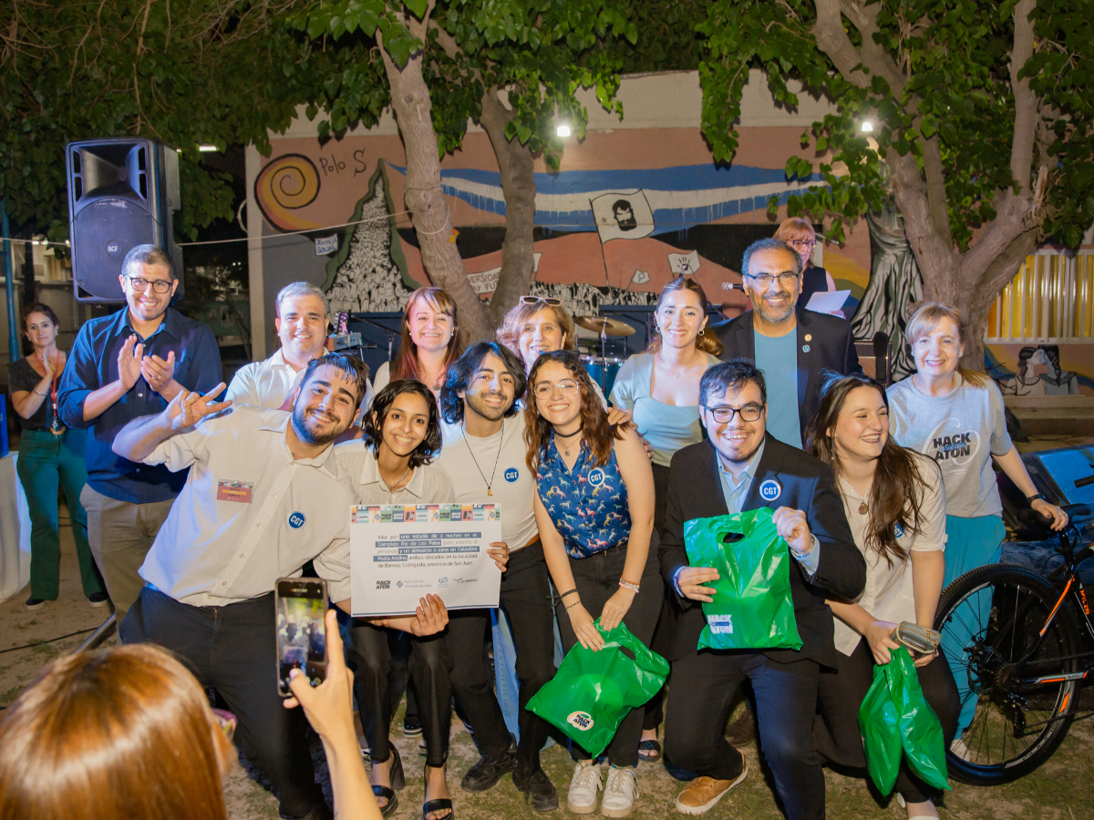 27 equipos participaron hasta la última instancia de la Hackatón de Sociales