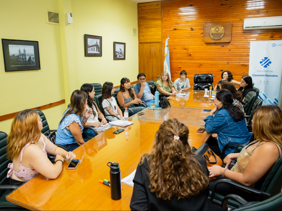 Tutores y tutoras pares de la Facultad finalizaron el año con un curso de resolución de conflictos