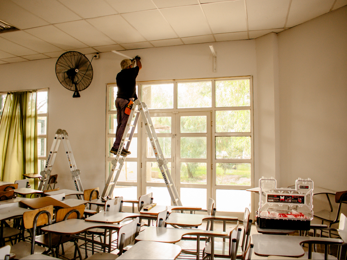 Sociales incorpora una docena de aparatos de aire acondicionado para empezar el 2025