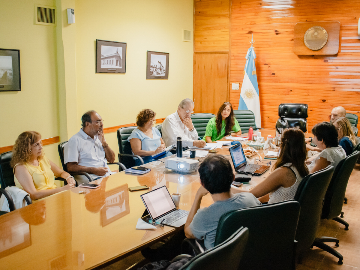 Sociales se prepara para la llegada de la evaluación externa de la CONEAU