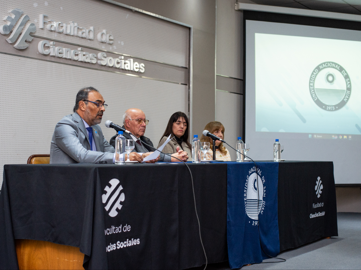 "Con la fuerza de nuestro compromiso y esfuerzo, queremos poner en la mesa estas palabras: cambio, transformación, deseos, sueños" 
