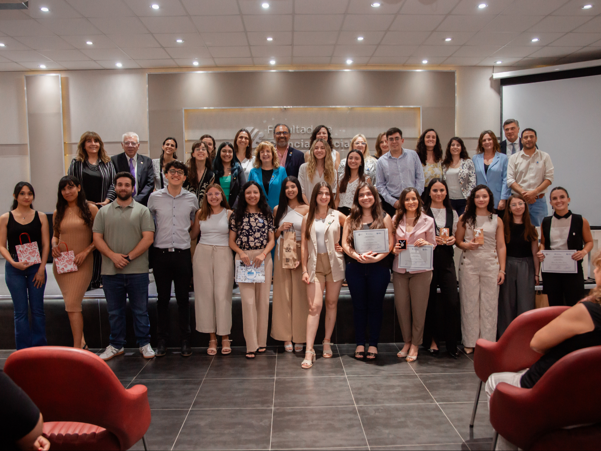 Los mejores promedios de las carreras recibieron distinciones por su desempeño