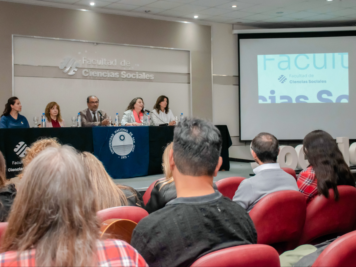 El Instituto de Investigaciones Administrativas y Contables celebró su 44° aniversario con un homenaje
