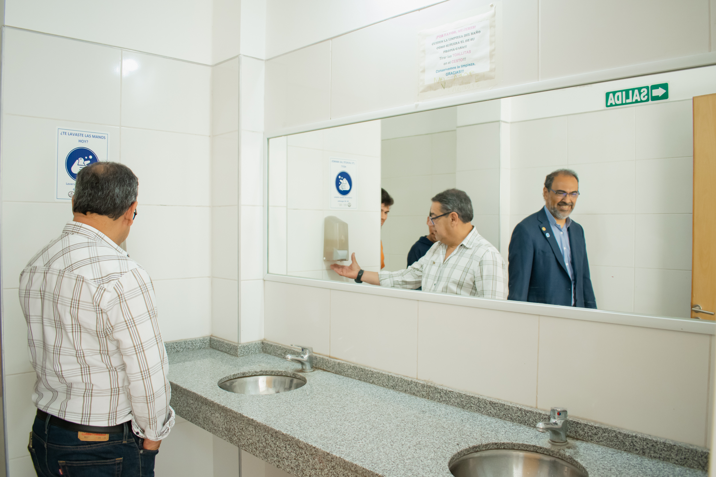 Comenzó la campaña de concientización sobre la limpieza y el cuidado de los recursos de la Facultad