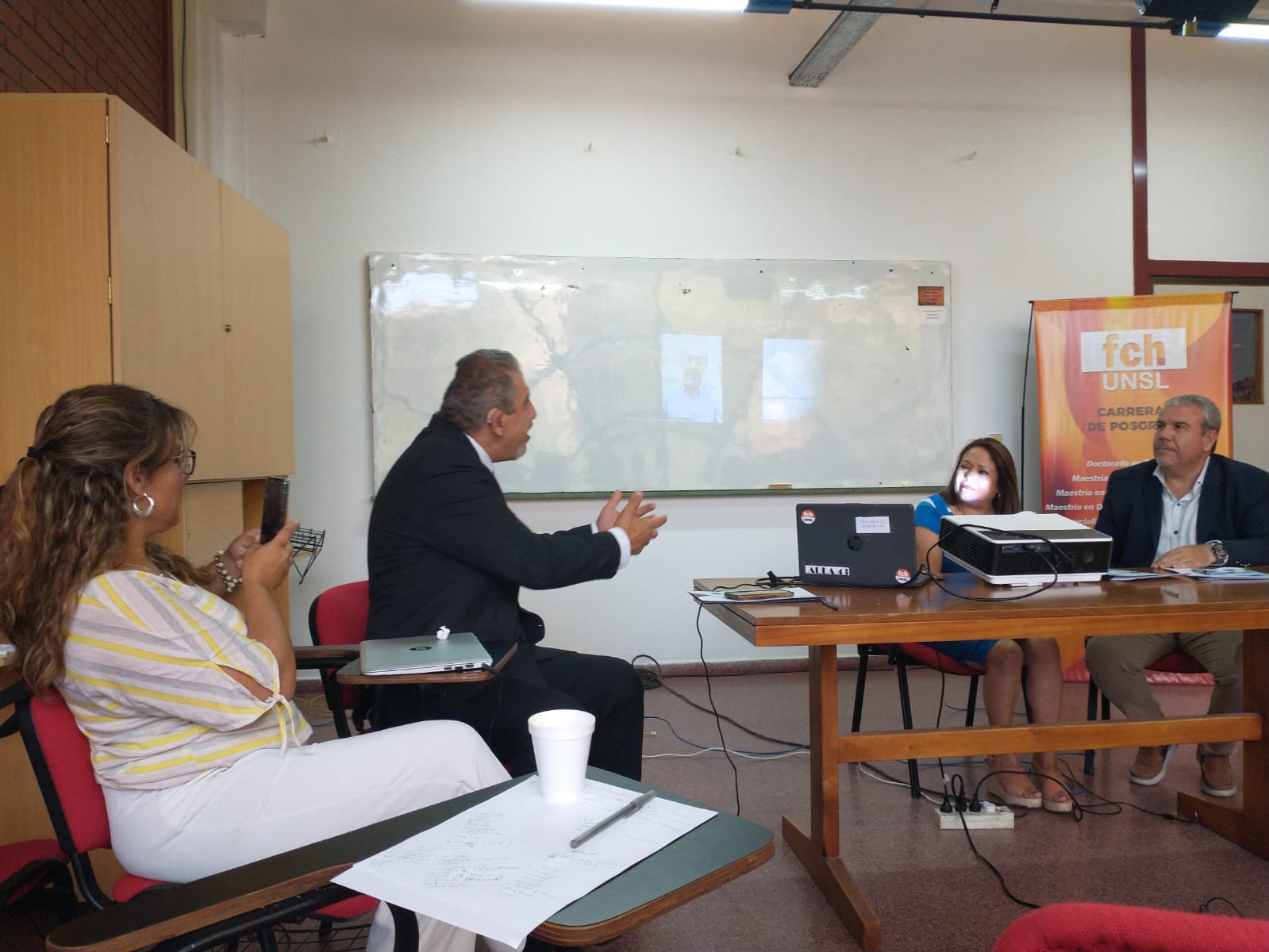 Encuentro de trabajo para avanzar en la Especialización en Comunicación Política