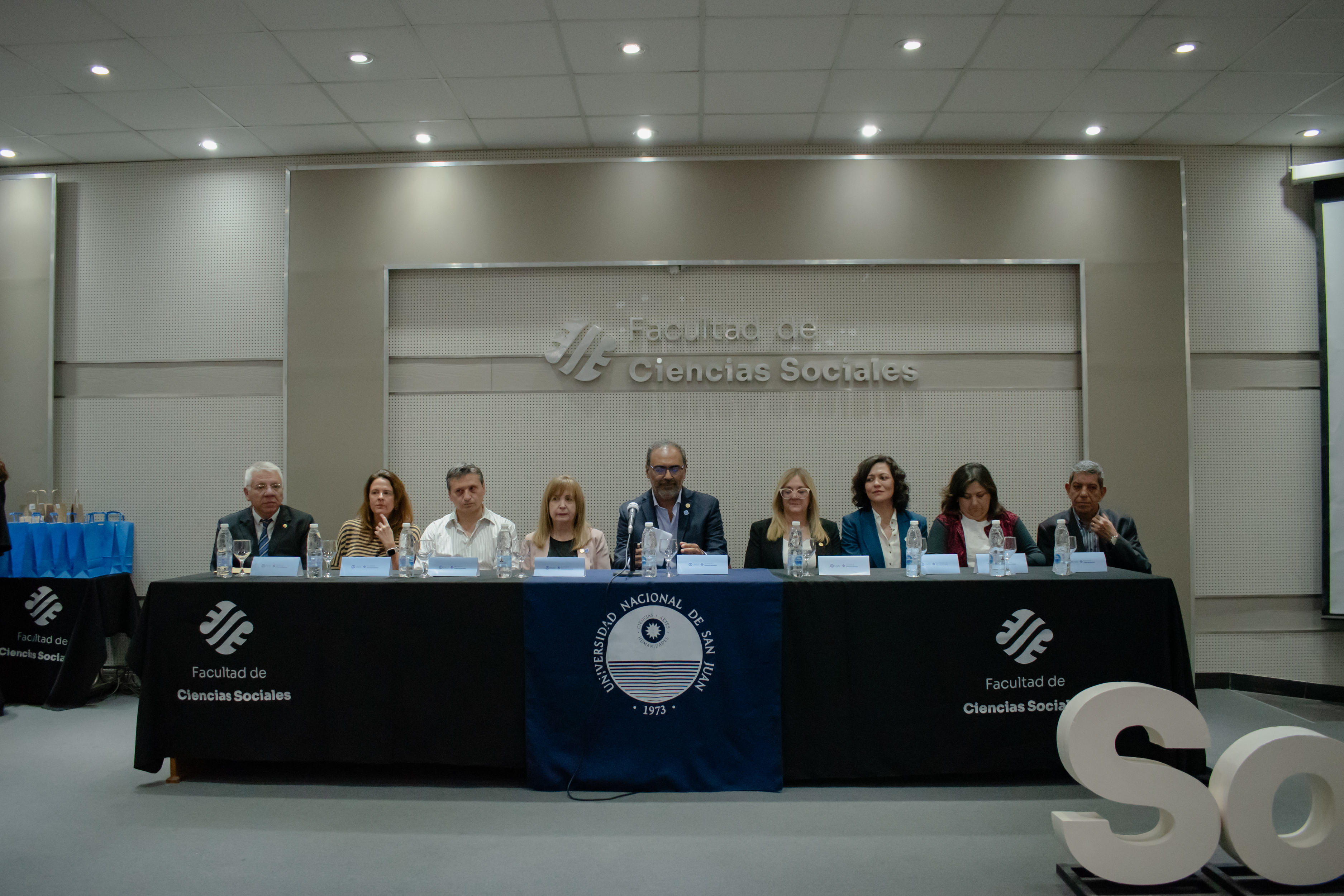 Egresados y egresadas de las distintas carreras de la Facultad recibieron distinciones por sus promedios 