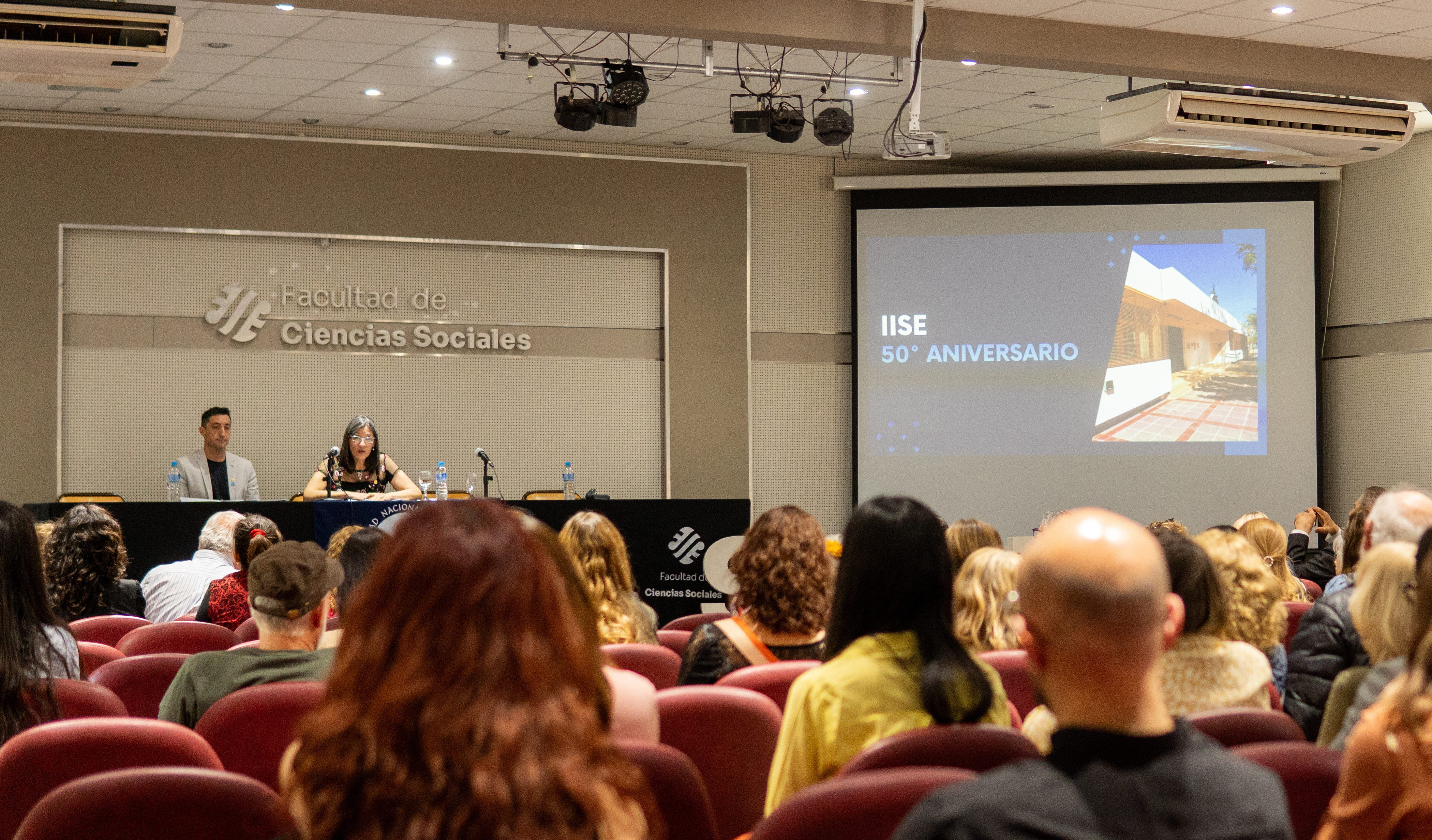 El Instituto de Investigaciones Socio Económicas celebró su 50° aniversario con nueva identidad visual y un espacio para becarios y becarias