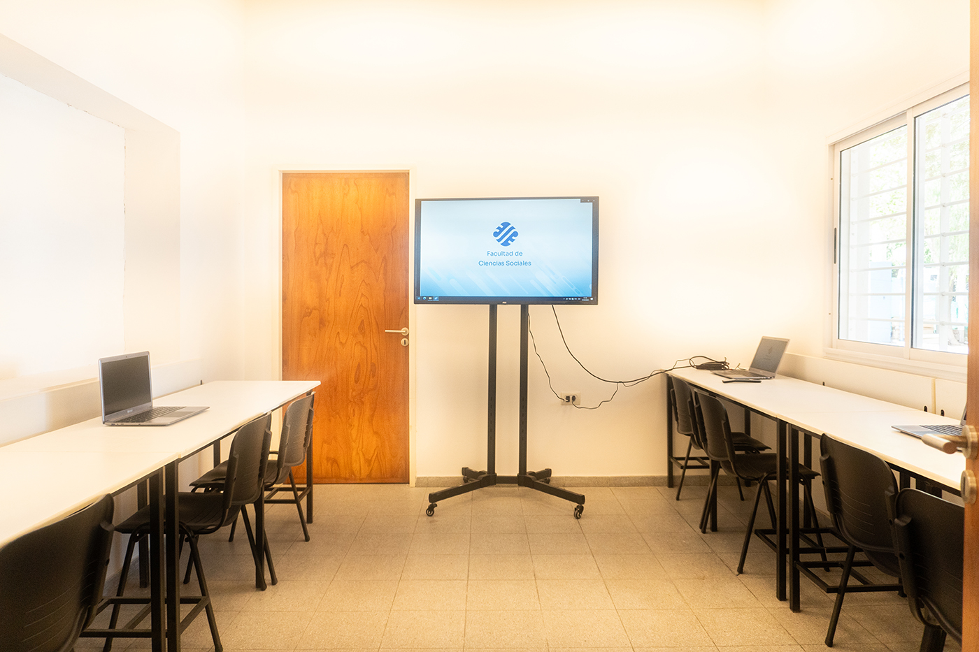 El Instituto de Investigaciones Socio Económicas celebró su 50° aniversario con nueva identidad visual y un espacio para becarios y becarias