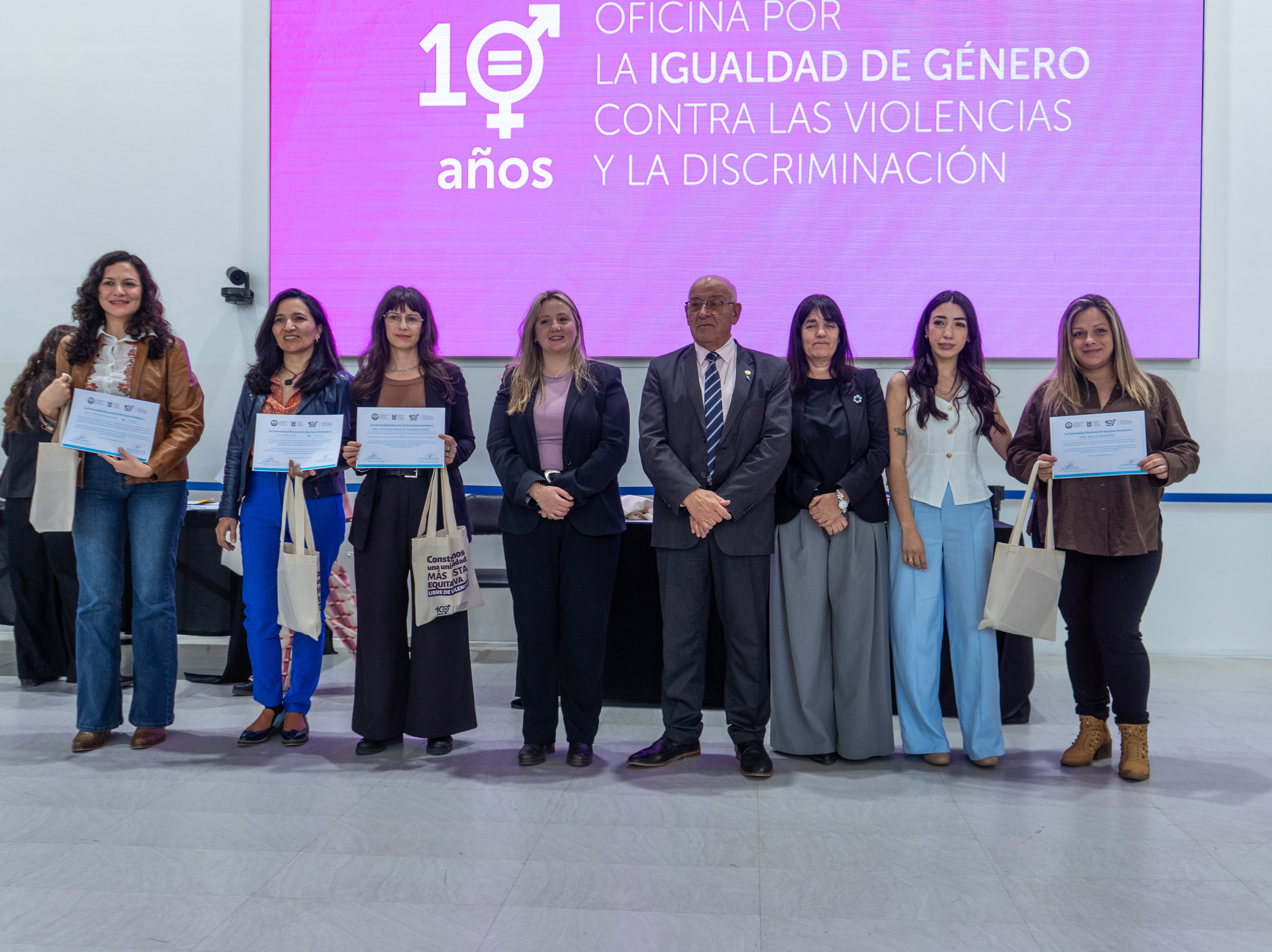 10 años de la Oficina por la Igualdad de Género de la UNSJ: reconocieron a docentes, investigadoras/es, egresados/as y estudiantes de Sociales