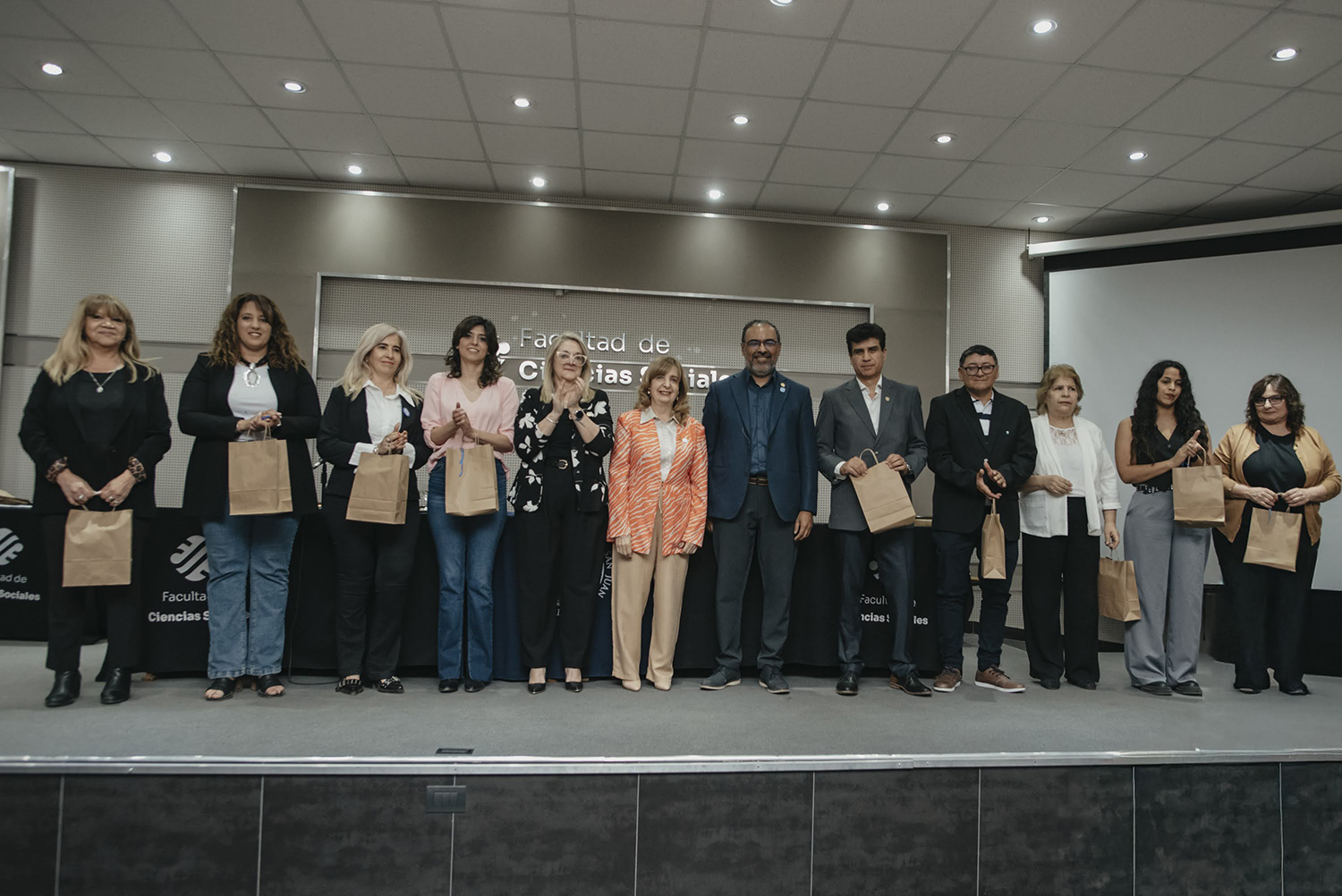 Las nuevas autoridades de departamentos e institutos asumieron en sus funciones para el periodo 2025-2029