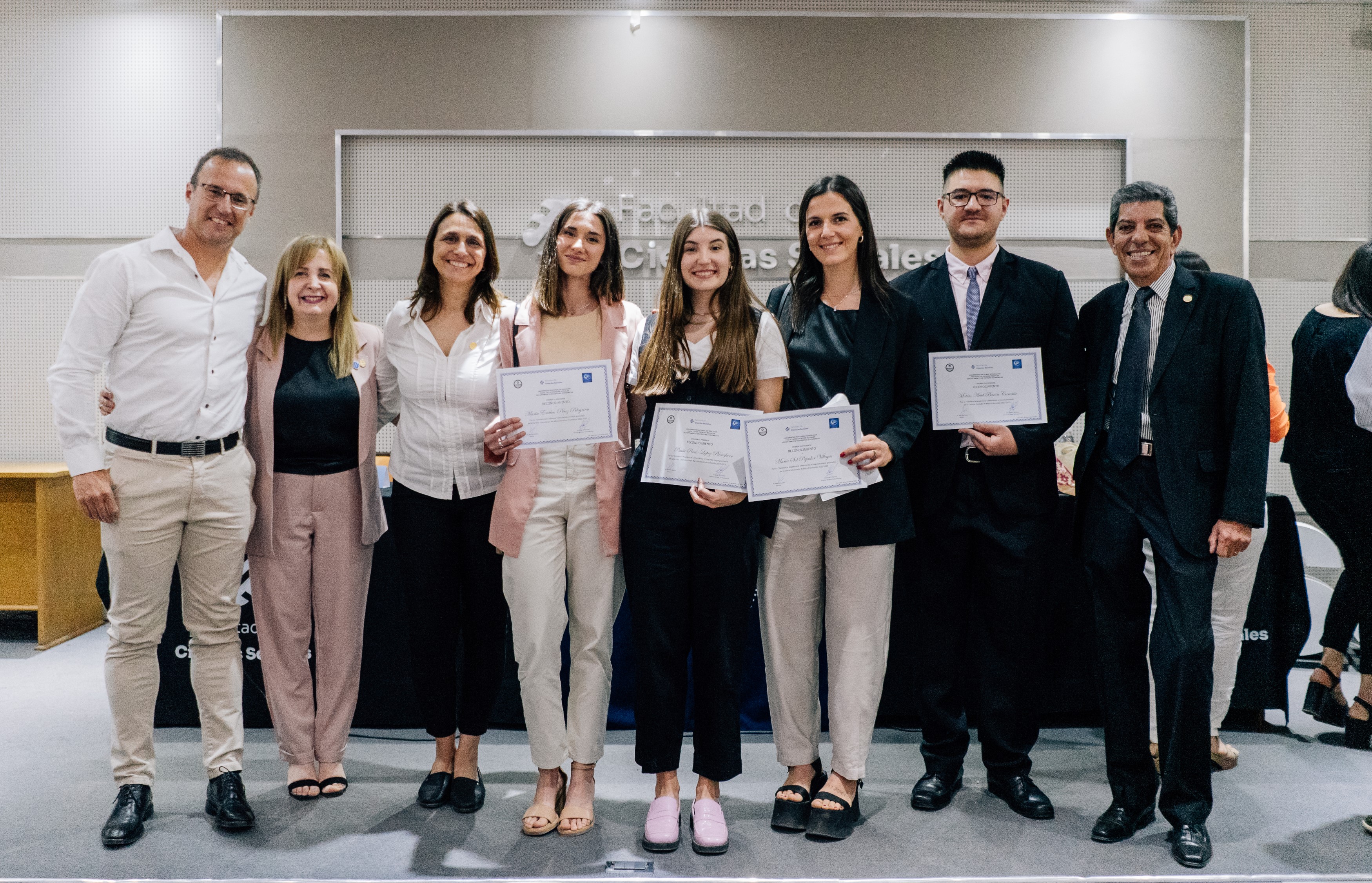 La Facultad entregó distinciones a los mejores promedios de la promoción 2022-2023