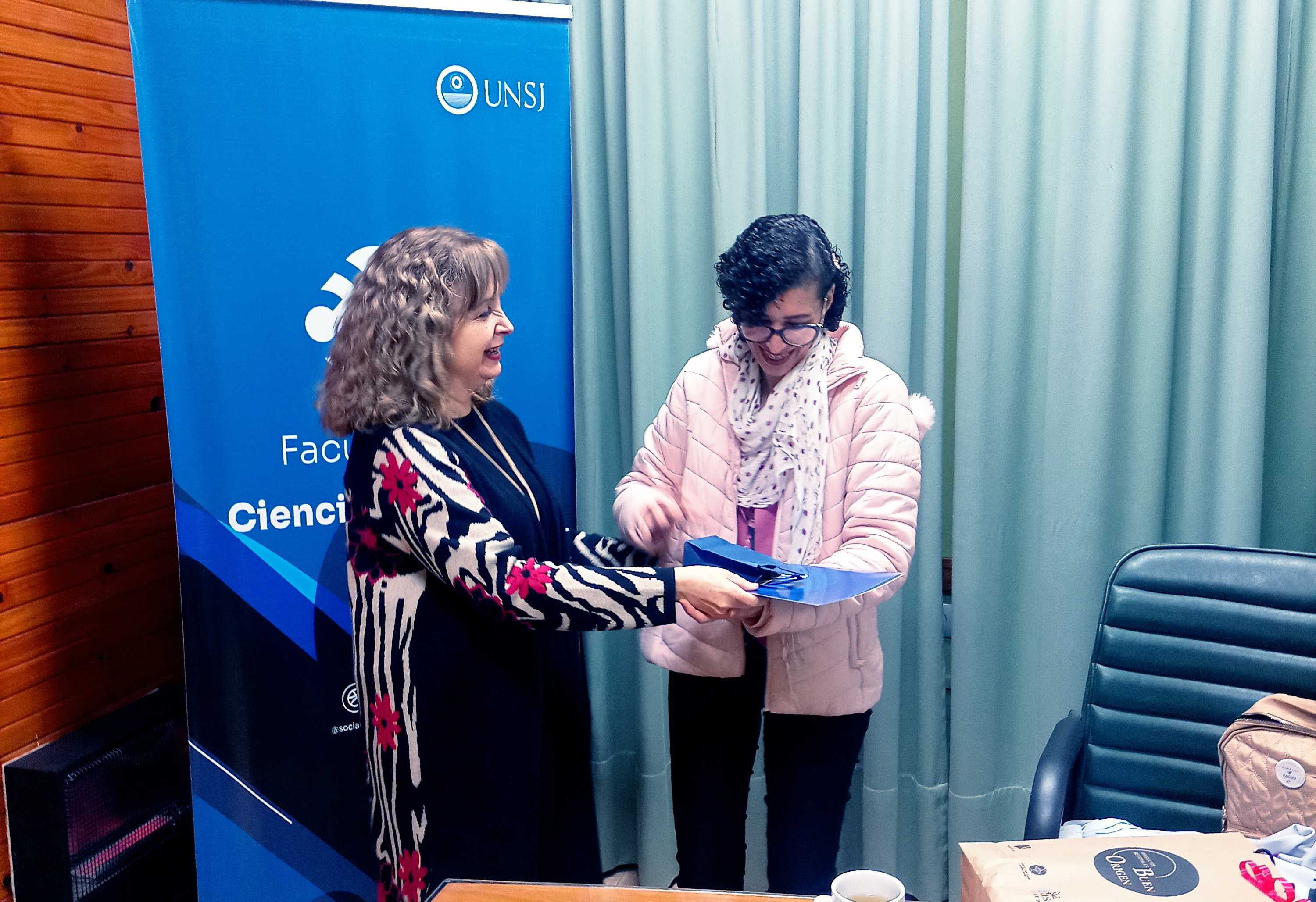 Una compañera nodocente de la Universidad de Asunción visita Sociales 