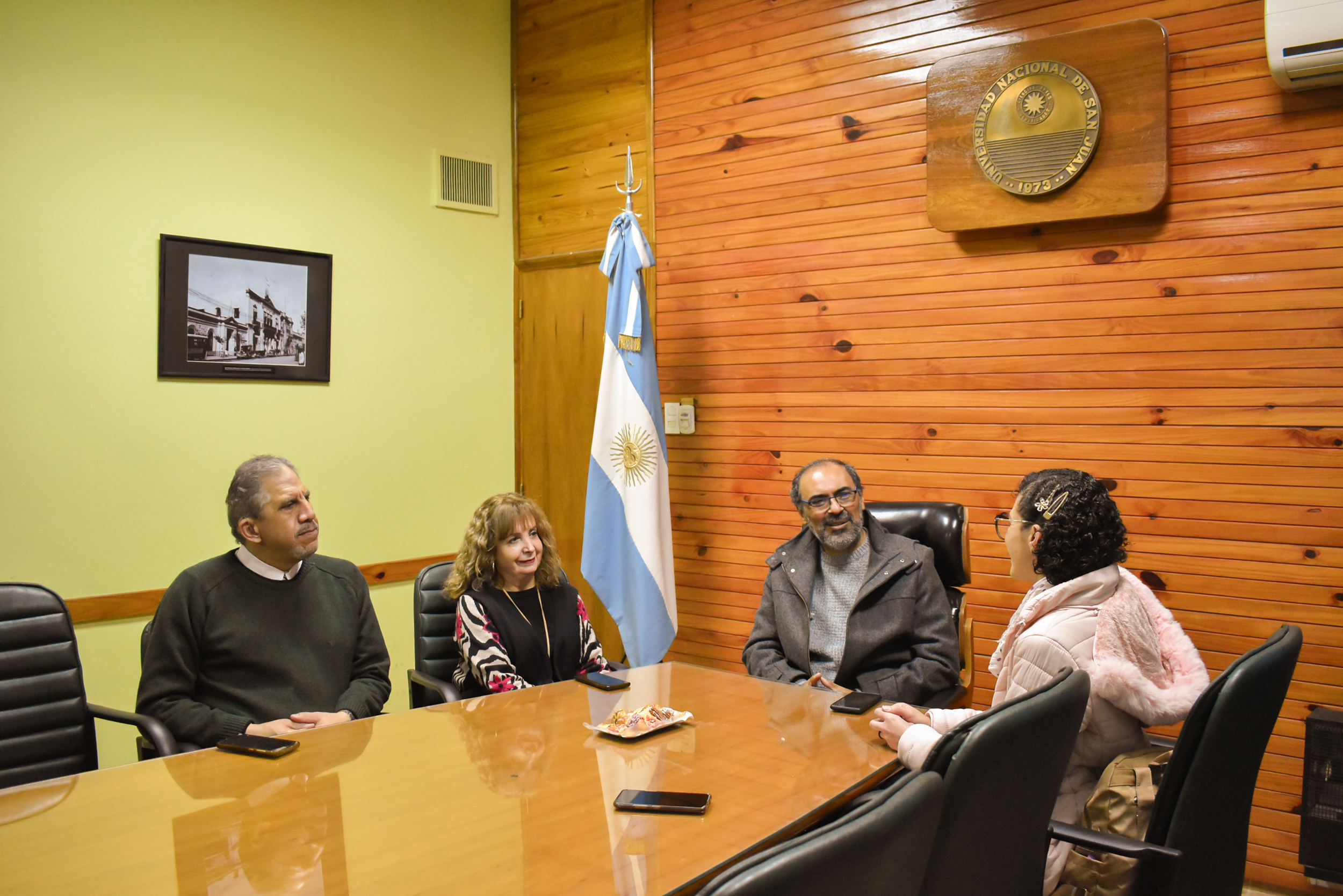 Una compañera nodocente de la Universidad de Asunción visita Sociales 