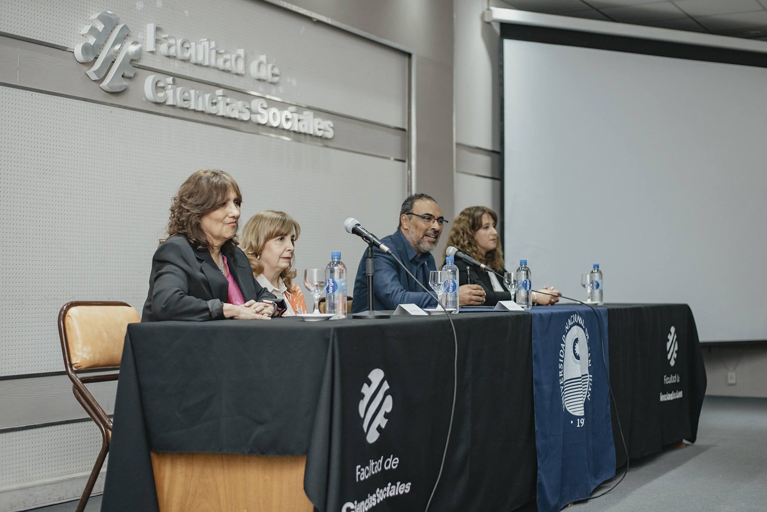 Las nuevas autoridades de departamentos e institutos asumieron en sus funciones para el periodo 2025-2029