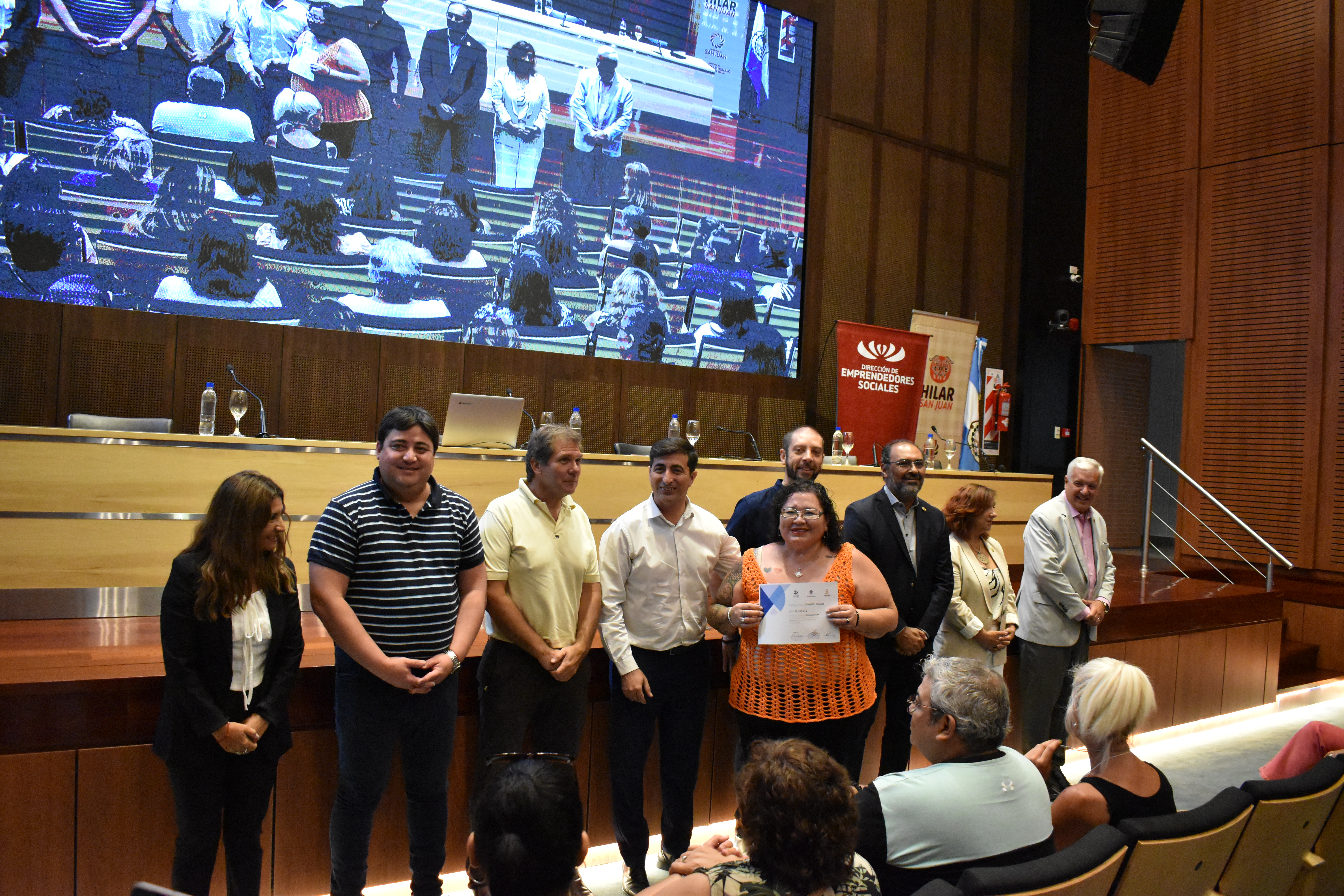 Sociales y el Ministerio de Desarrollo entregaron certificaciones a emprendedores de la economía social