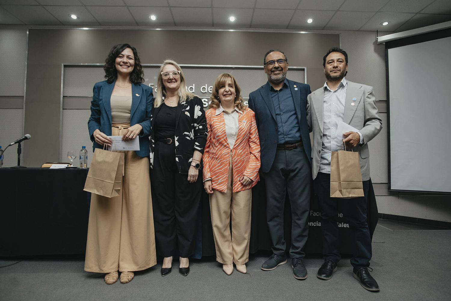 Las nuevas autoridades de departamentos e institutos asumieron en sus funciones para el periodo 2025-2029