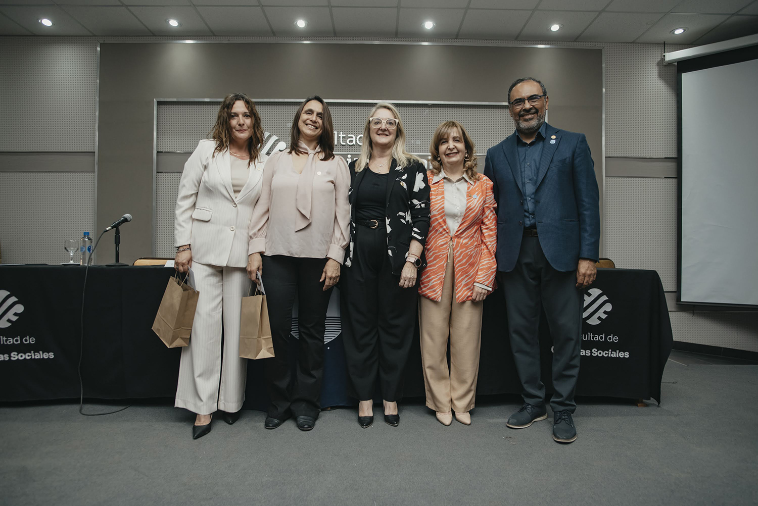 Las nuevas autoridades de departamentos e institutos asumieron en sus funciones para el periodo 2025-2029