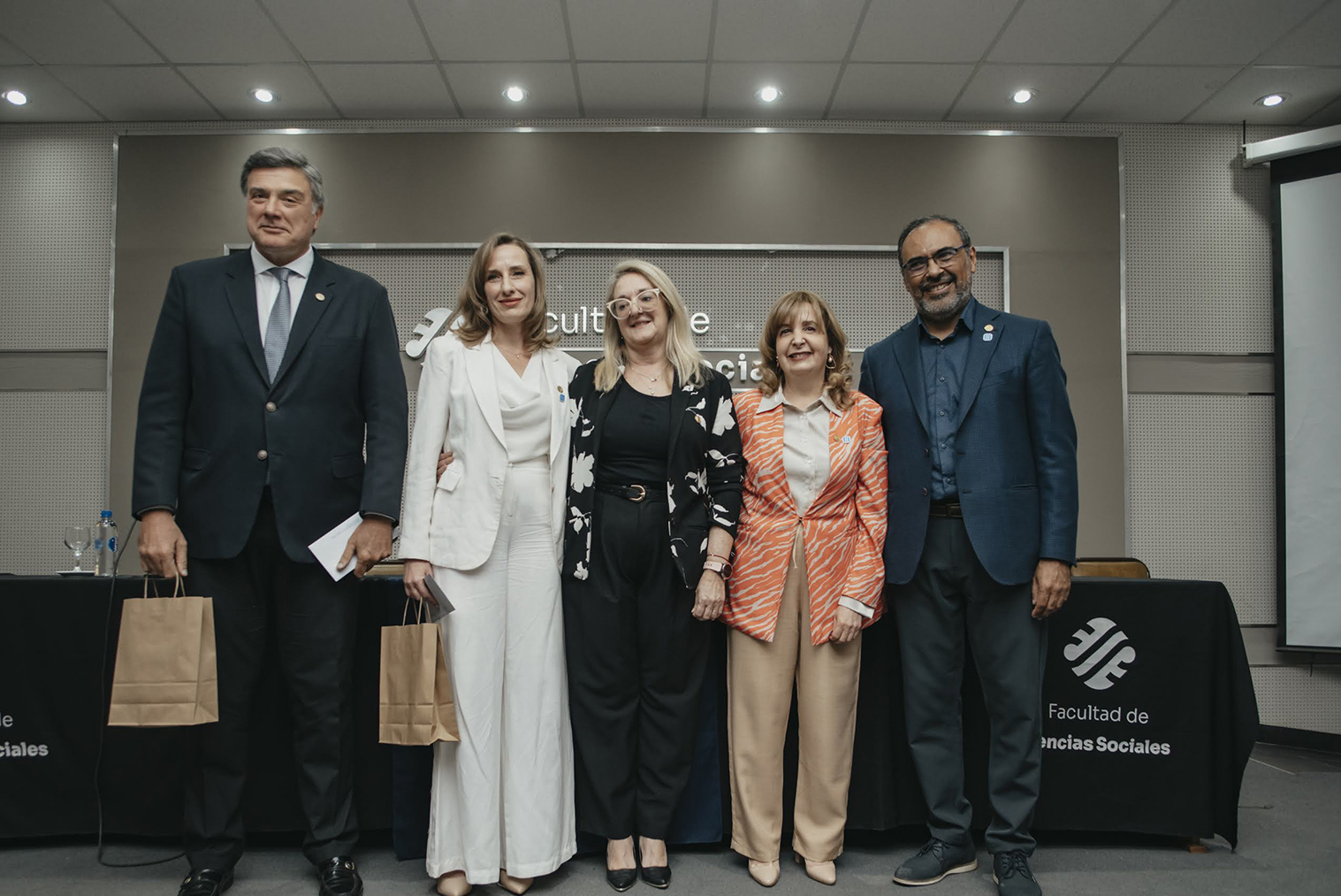 Las nuevas autoridades de departamentos e institutos asumieron en sus funciones para el periodo 2025-2029