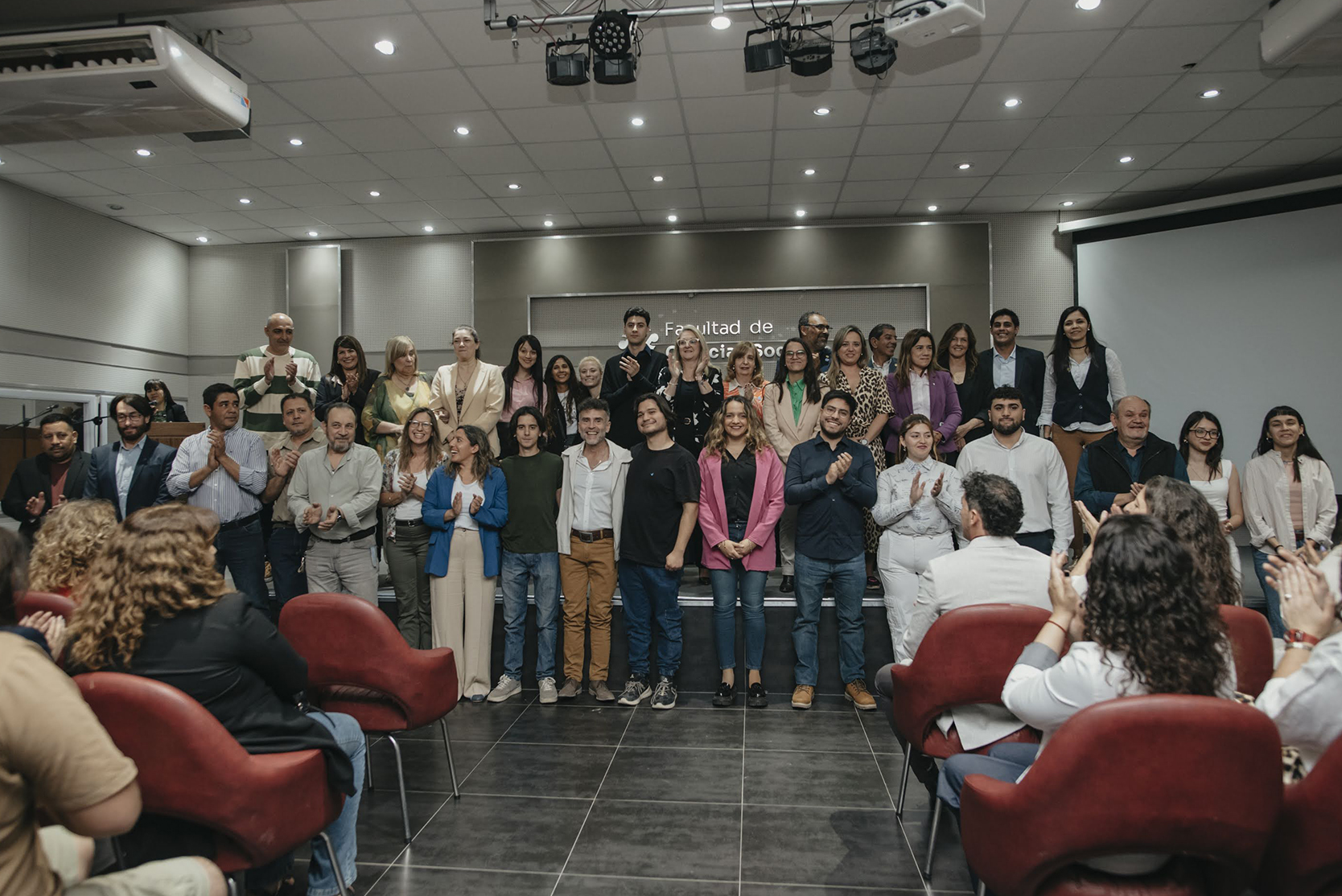 Las nuevas autoridades de departamentos e institutos asumieron en sus funciones para el periodo 2025-2029