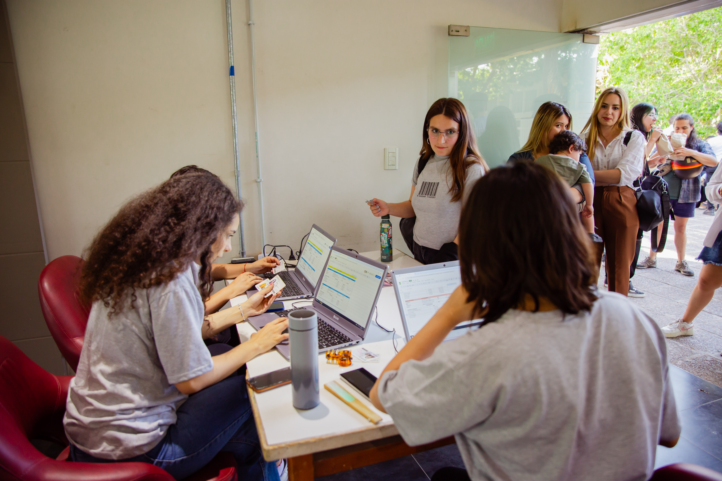 27 equipos participaron hasta la última instancia de la Hackatón de Sociales