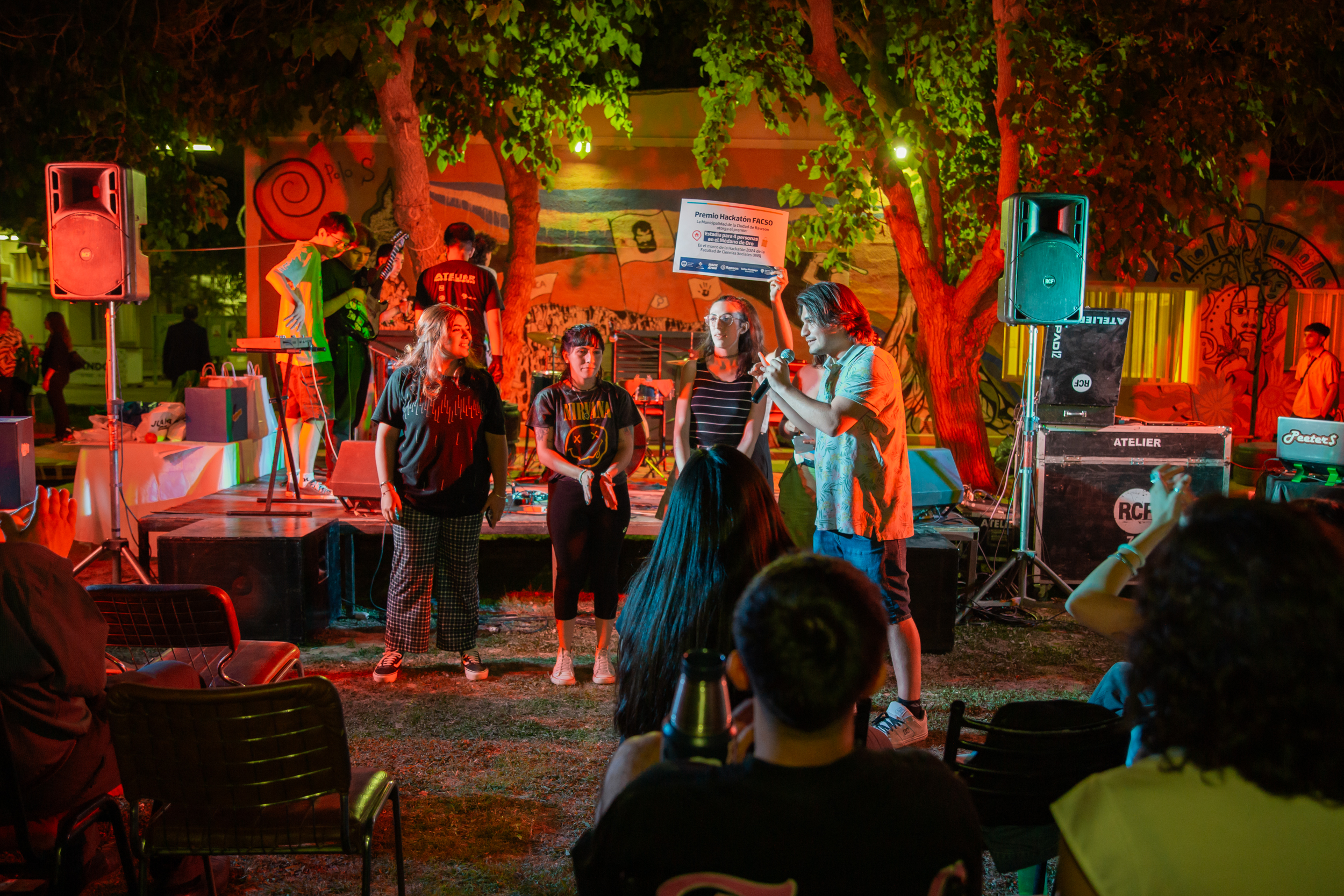 27 equipos participaron hasta la última instancia de la Hackatón de Sociales