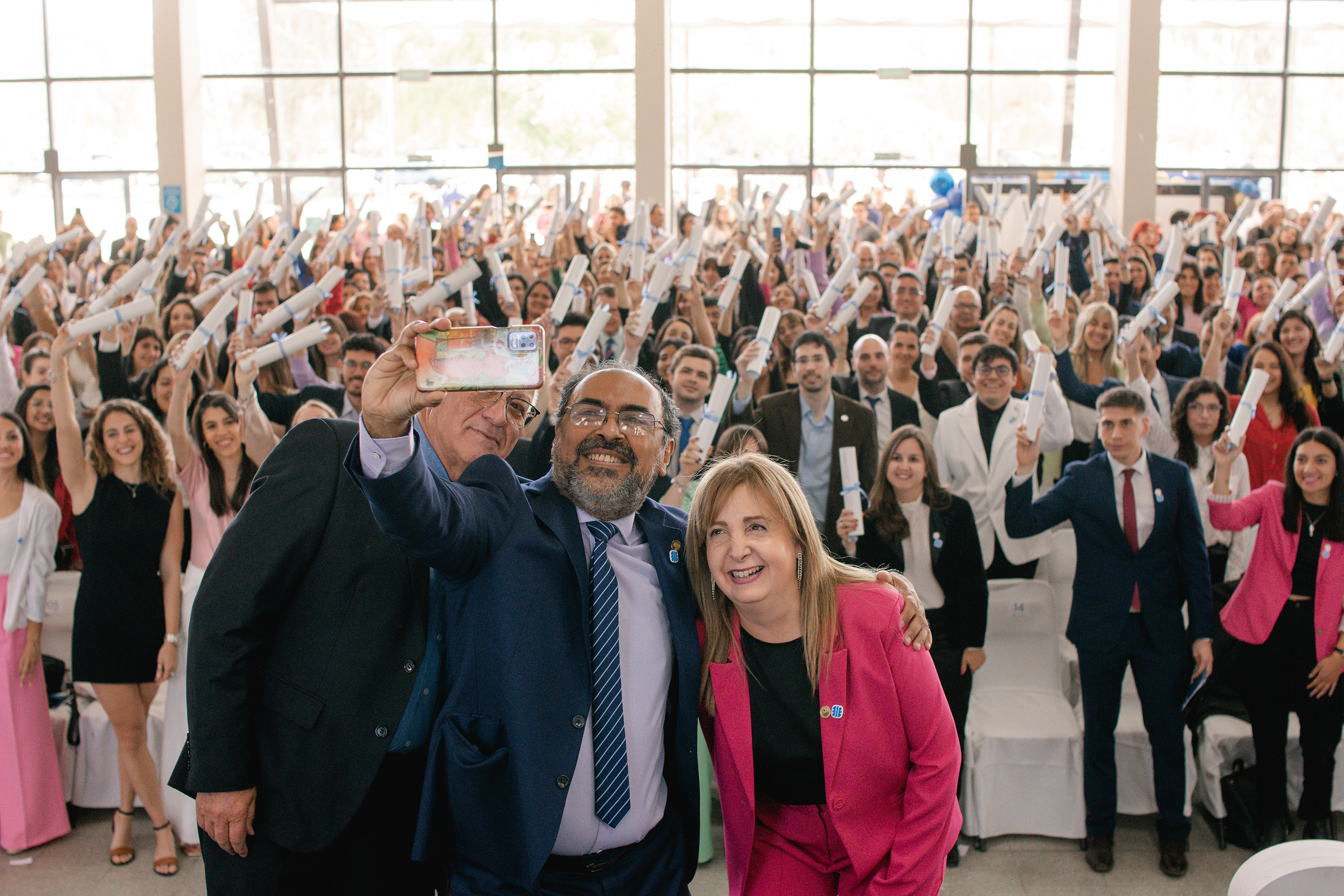 “La sociedad, con sus contribuciones, permite que tengamos esta universidad pública para formarnos y graduarnos”