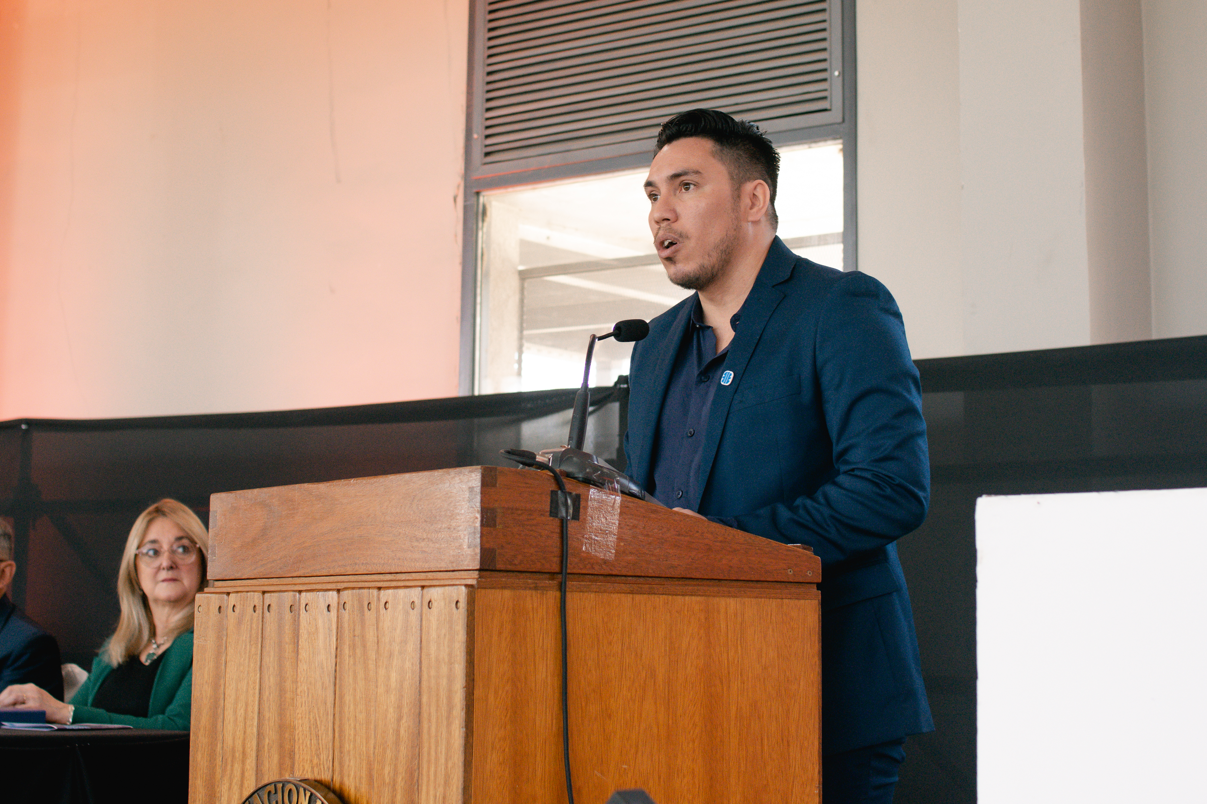 “La sociedad, con sus contribuciones, permite que tengamos esta universidad pública para formarnos y graduarnos”