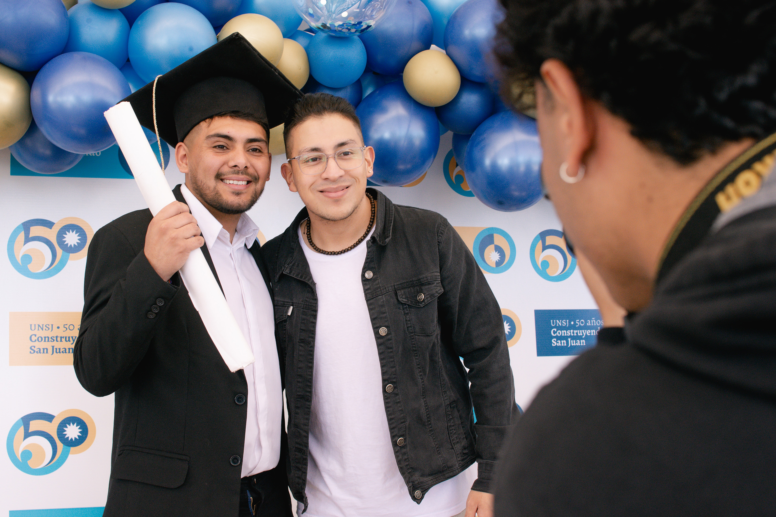 “La sociedad, con sus contribuciones, permite que tengamos esta universidad pública para formarnos y graduarnos”