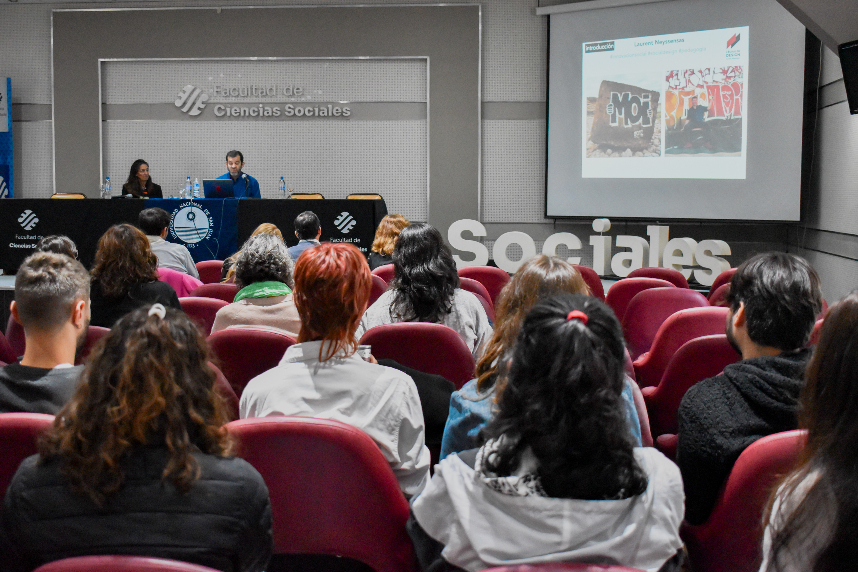 La formación y la reactivación de la memoria colectiva a través de formas espontáneas y populares de conmemoración