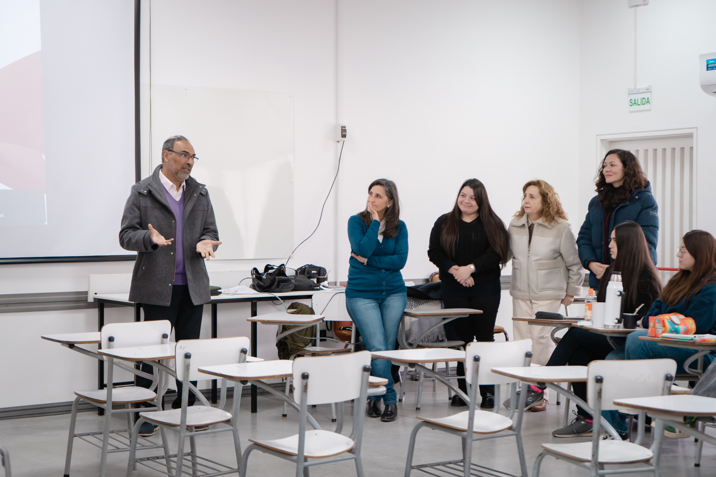 Sociales renovó integralmente dos aulas de uso masivo