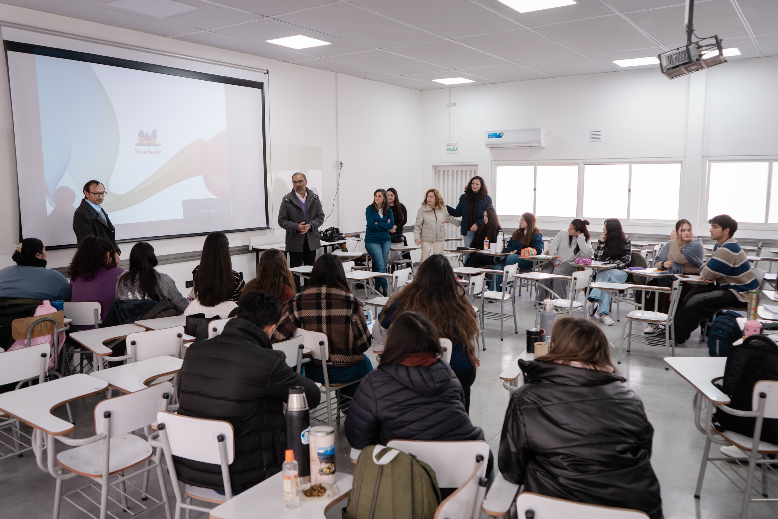 Sociales renovó integralmente dos aulas de uso masivo
